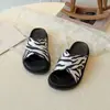 Chinelos Infantis, Sandálias Listradas de Tira Cruzada Estilo Retrô com Solado Grosso, Slip-Ons de Exterior para Meninas, Calçados de Praia de Verão