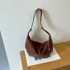 Bolso de Mujer de Gamuza Estilo Retro 2026 Nuevo de Hombro Individual Remache Mate Bolso de Axila tipo Dumpling Bolso de Mano Cruzado Casual