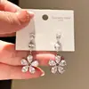 Aretes de Botón de Flor de Gota de Agua con Circonita de Aguja Plateada para Mujer, Moda Minimalista Estilo Ins, Pendientes Exquisitos con un Toque de Lujo Ligero y de Alta Gama