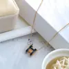 Collar de Acero de Titanio con Trébol de Cuatro Hojas Clásico Más Vendido para Mujer, Diseño de Nicho, Lujo Ligero, Cadena para Clavícula con Circonita de Diamante Completo