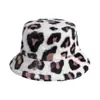 Chapéu de Pescador Estampado de Leopardo para Mulheres, Versátil Quente de Inverno para Afinar o Rosto Chapéu Balde de Pelúcia, Cruzamento de Fronteiras Lã Estiloso Chapéu Atacado