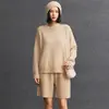 Nueva camisa básica versátil de punto de cachemira pura para mujer de otoño e invierno, ajuste holgado, corte ajustado, cuello redondo, ropa interior cálida, suéter de punto de manga larga