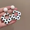Pendientes Retro Estilo Hong Kong para Mujer 2026 Nuevo Estilo Popular Pendientes de Botón de Gama Alta Únicos Clips para Orejas Diseño Francés Accesorios de Pendientes Exagerados