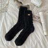 Calcetines de Terciopelo Coral para Mujer, Calcetines de Media Caña Bordados con Corazón Dulce, Calcetines Gruesos de Invierno Cálidos, Calcetines para Dormir que No Sueltan Pelusa para Mujer