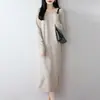 2026 Invierno Nuevo Vestido de Punto Redondo de Lana Pura con Perlas Manga Larga para Mujer Color Sólido Holgado de Longitud Media