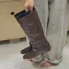 Pantalones de bota con plataforma interior para mujer, nueva colección otoño 2026, punta cuadrada, botas de media pantorrilla, diseño plisado y con volantes
