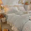Conjunto de Roupa de Cama Fofo de Lã de Leite Quatro Peças Inverno Plush Dupla Face Capa de Edredom Lençol de Fleece Coral Conjunto de Três Peças para Dormitório