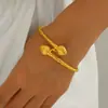 Pulseiras Europeias e Americanas Transfronteiriças para Mulheres, Design Metálico Geométrico Acessível de Luxo 18K, Pulseiras de Alta Qualidade, Pulseiras Versáteis Atacado