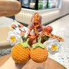 Llavero de Ganchillo de Felpa Cosas Buenas Suceden Colgante de Gardenia y Caqui Buen Significado Corazón de Niña Felpa Pequeños Accesorios