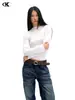 Camiseta Básica de Manga Larga de Color Sólido con Cuello Redondo Estilo Americano 11Kn para Mujer, Top Versátil de Corte Ajustado que Ceñe la Cintura