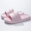 Chinelos de EVA 2024 Domésticos Antiderrapantes Banheiro Chinelos Masculinos Fábrica Atacado Grão de Uva Aumento de Altura Estilo Casal Solado Grosso