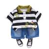 Roupas infantis de verão 2025 polo listrada com lapela espuma manga curta em inglês shorts jeans conjunto de duas peças atacado