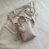 Nova coleção de outono de 2026: bolsa tiracolo retrô, de nicho e fashion, bolsa de mão quadrada pequena para mulheres, bolsa de ombro casual simples e moderna