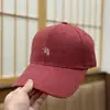 Boné de Beisebol 2026 Novo Estilo para Afinar o Rosto de Mulheres, Bordado Simples e Versátil de Letras, Chapéu de Sol com Aba Rígida de Marca Tendência
