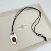 Acero de Titanio No se Desvanece Nariz de Cerdo Peine Pequeño Collar para Mujer Nicho de Gama Alta Estiloso Cadena Larga para Suéter con Cuerda de Cuero