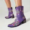 Botas Curtas Novas Outono e Inverno Femininas Bordadas Combinando Cores Estilo Étnico Retrô Comércio Exterior Salto Grosso Bico Quadrado Botas de Cavaleiro Martin Botas Femininas plus size