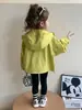 Chaqueta de Otoño para Niñas 2025 Nuevo Cortavientos Infantil Tres Pruebas Elegante Superior Moda Bebé Primavera y Otoño Gabardina de Moda Tendencia