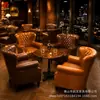 Mesas y sillas de pub retro americanas, sofás individuales de cafetería, sala de puros, salón de whisky, club de ocio, bar de reuniones y recepción
