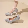 Zapatos de pasarela con cadena de perlas no cansan los pies tacones altos de cumpleaños tacones altos para banquete de bodas zapatos de mujer brillantes 2026 lazo