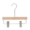 Colgador de madera para bebé ecológico sin pintar al por mayor perchero para tienda de ropa de bebé y niños clip para pantalones de madera maciza antideslizante por lotes