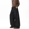 Calça jeans masculina estilo americano, lavagem clara, cor original, com design retrô, corte reto, estilo casual e silhueta solta de perna larga, perfeita para o outono