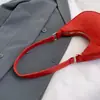 Bolso de Hombro Acogedor de Fieltro en Forma de Luna Creciente - Bolso Pequeño con Textura Acolchada para el Viaje Diario