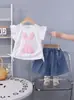 Conjunto de Dos Piezas de Nuevo Estilo Veraniego para Niñas: Camisetas de Manga Corta y Shorts de Mezclilla con Lindo Estampado de Conejo para el Verano de los Niños