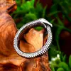 Guerrero de acero Hombres europeos y americanos Anillo retro creativo de acero inoxidable Anillo de serpiente codiciosa de acero de titanio Joyería al por mayor