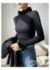 Camiseta de punto para mujer de cuello alto medio con encaje de hoja de loto para principios de otoño, con diseño bonito y se puede usar como prenda exterior.