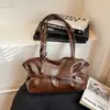 Bolsa de Hombro Retro de Nicho Europa Transfronteriza para Mujer Otoño Nueva Llegada Estilo Motociclista Meilade Bolso Tote Versátil de Hombro Único
