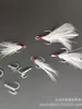 Montaje de Tres Anzuelos con Atado de Pluma Montaje de Tres Anzuelos con Atado de Pluma para Pesca con Señuelo