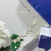 Shangmei V Oro Versión Alta CNC Colgante de Panal Oro Rosa 18K Cara Sonriente Cadena para Clavícula Transfronterizo Europeo y Americano Dropshipping