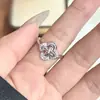 Anillo para Dedo Anular de Vid Dorado Champagne con Pétalos de Trébol de Cuatro Hojas, Anillo Ajustable de Lujo Ligero Vintage de Gama Alta para Transmisión en Vivo de TikTok