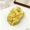 Presilha Banana Flor Plissada Fofa Extra Grande para Mulheres 2026 Novo Estilo Presilha de Cabelo com Toque de Luxo para a Parte de Trás da Cabeça Rabo de Cavalo