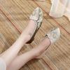 Bai Xuexiang 2025 Zapatos Bordados Nuevos Zapatos de Tela para Mujer del Viejo Pekín Tacón Bajo Estilo Chino Cheongsam Flats Retro Punta Afilada