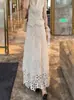 Traje Elegante de Alta Gama Estilo Coreano para Mujer Verano 2026 Top sin Mangas de Cuello en V y Falda de Encaje Calado Conjunto de Dos Piezas