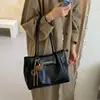 Bolso de Mano Retro de Cuero Suave para Mujer 2026 Nuevo Estilo de Gama Alta para Viajes de Negocios Gran Capacidad Bolso de Hombro Bolso Simple Versátil