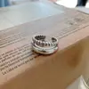 Nuevo anillo de diseño de nicho ins de doble capa brillante retorcido 2023 lujo ligero simple desgastado