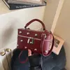 Bolso de remaches para mujer, bolso caja color caqui, estilo punk vintage, versátil y popular, bolso de alta gama de moda para mujer