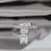 En stock en Fanzhou: Anillo de Mujer Moissanita con Garras Flotantes de 2 Quilates en Plata S925 Chapado en Oro, Venta Directa de Fábrica