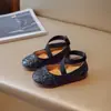 Zapatos de piel para niña, nuevo estilo primavera y otoño 2025, zapatos para niños, zapatos de princesa para niña pequeña, mocasines de suela blanda, zapatos de boca poco profunda para actuación.