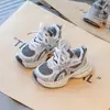 Zapatos deportivos para niños, zapatillas casuales de malla para niños, zapatillas de papá de suela gruesa, nuevo estilo primavera/verano 2026, zapatos de lona transpirables para niñas