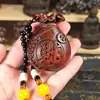 6cm Folha Pequena Sândalo Vermelho Esculpido Saco da Sorte Peça de Mão Madeira Maciça Escultura Peça Pequena Presente Ornamento de Mesa