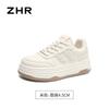 Zapatillas Blancas de Suela Gruesa para Aumentar la Altura Zhr Versátiles Otoño 2025 Nuevas de Moda Zapatos Versátiles para Personas Bajitas Combinados con Pantalones de Pierna Ancha