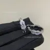 Pendientes de Aro de Herradura con Medio Diamante Fred V Gold, Estilo Versátil de Celebridad de Lujo Ligero, Pendientes Exquisitos con Hebilla de Figura 8 para Mujer