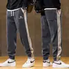 Pantalones deportivos de chándal holgados de moda para hombre para primavera, nuevos pantalones jogger ajustados con colores contrastantes, pantalones casuales