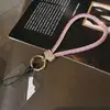 Pulseira de corda curta para pulso com broca lateral criativa com broca corda de celular joia com broca completa cor cordão para pendurar no pescoço corda anti-queda pingente