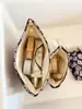 Nova Bolsa de Maquiagem Grande Capacidade com Flores Roxas Bordadas Bolsa Interna Portátil Bolsa de Higiene Pessoal para Viagem Bolsa de Mão de Luxo