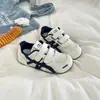 2026 Boca Baja Velcro Suela Plana Zapatos de Entrenamiento Alemanes para Mujer Zapatos Blancos Zapatos Casuales de Tabla Zapatos Cortez Estilo Otoño Zapatos Deportivos Versátiles