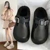 Sapatos Femininos Estilo Birkenstock Retrô Inverno 2025 Novos Chinelos Quentes de Pelúcia com Solado Grosso Antiderrapante Estilo Móveis de Interior com Toque Macio ao Pisar
